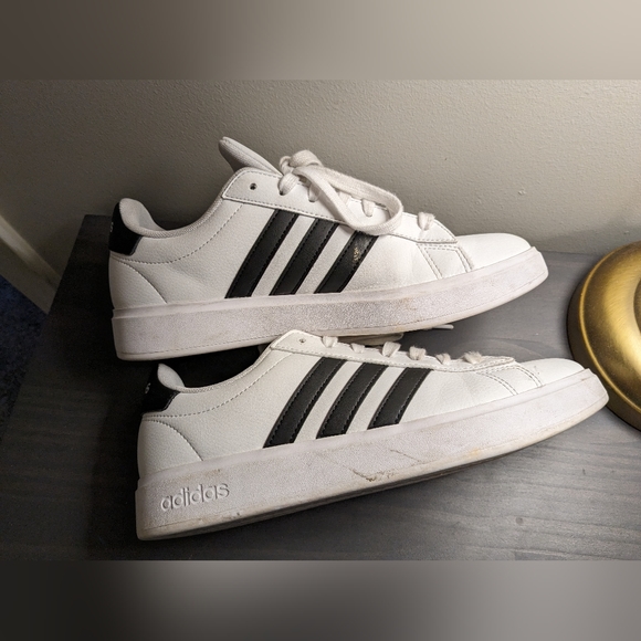 Adidas shoes, women's 7 1/2 - Picture 3 of 5